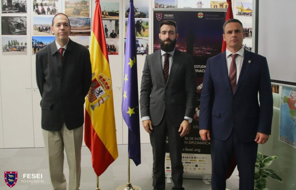 El martes 22/7/2025 visitó las instalaciones de la Fundación el Sr. D. Alberto Pérez Mesa, experto en Comunicación y Asesor en la Embajada del Sultanato de Omán.