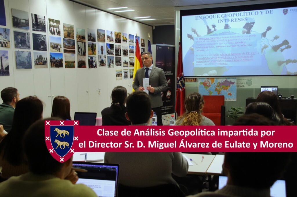 El pasado sábado 10 de enero, el Director de FESEI y del Máster en Liderazgo, Diplomacia e Inteligencia de la Universidad CEU, analizó en la primera sesión la importancia con respecto a las decisiones de Estado geoestratégicas a nivel internacional, por parte del poder Ejecutivo, Legislativo y los diferentes órganos de apoyo.