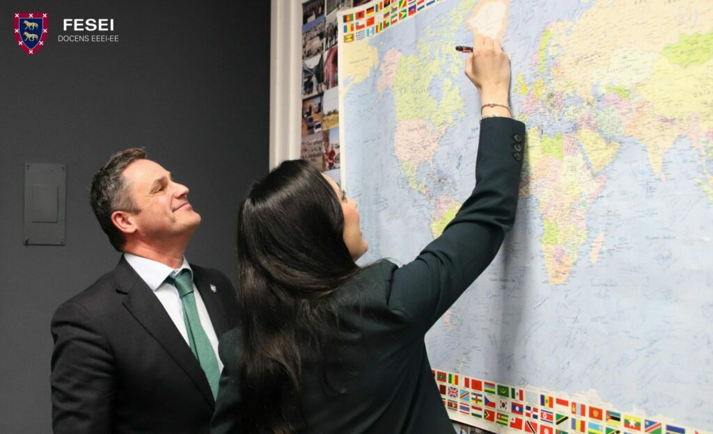 El jueves 29/1/2026 se celebró en la sede de FESEI una reunión de trabajo con la Consejera de Prensa del Directorio de Comunicaciones de la Presidencia de la República de Turquía, Ilma. Sra. Merve Yahsi.