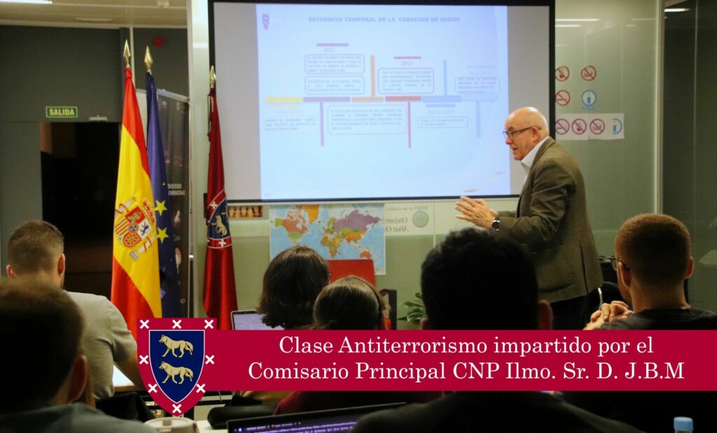 El pasado sábado 28 de febrero se llevó a cabo la primera clase del módulo de Antiterrorismo del Máster impartida por el Comisario Principal:  J.M.B. Experto en la lucha antiterrorista y con una dilatada experiencia profesional en la Policía Nacional