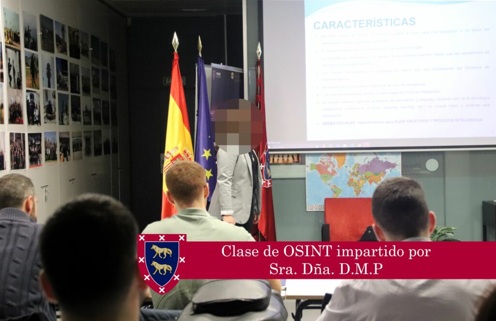 El pasado sábado 07/03/2026 tuvo lugar la clase de OSINT impartida por D.M.P. Experta en comunicación pública y defensa, licenciada en Ciencias Económicas, Máster en Periodismo, experta en investigación criminal y Oficial Analista de Inteligencia por FESEI-CEU. DMP, tiene experiencia en consultoría de riesgos, en agencias de comunicación, ha ejercido como periodista en el extranjero y en departamentos de marketing estratégico en multinacionales.