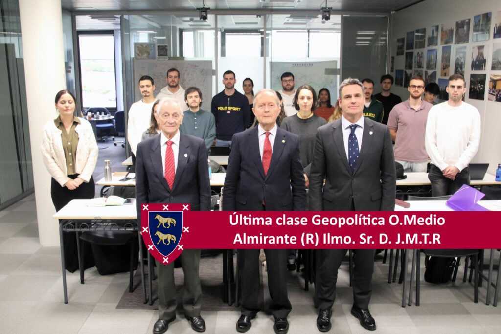 El Almirante (R) José María Treviño impartió el 21/3/2026 una nueva sesión dentro del programa de Liderazgo, Diplomacia e Inteligencia, centrada en el análisis de los principales retos geopolíticos actuales.