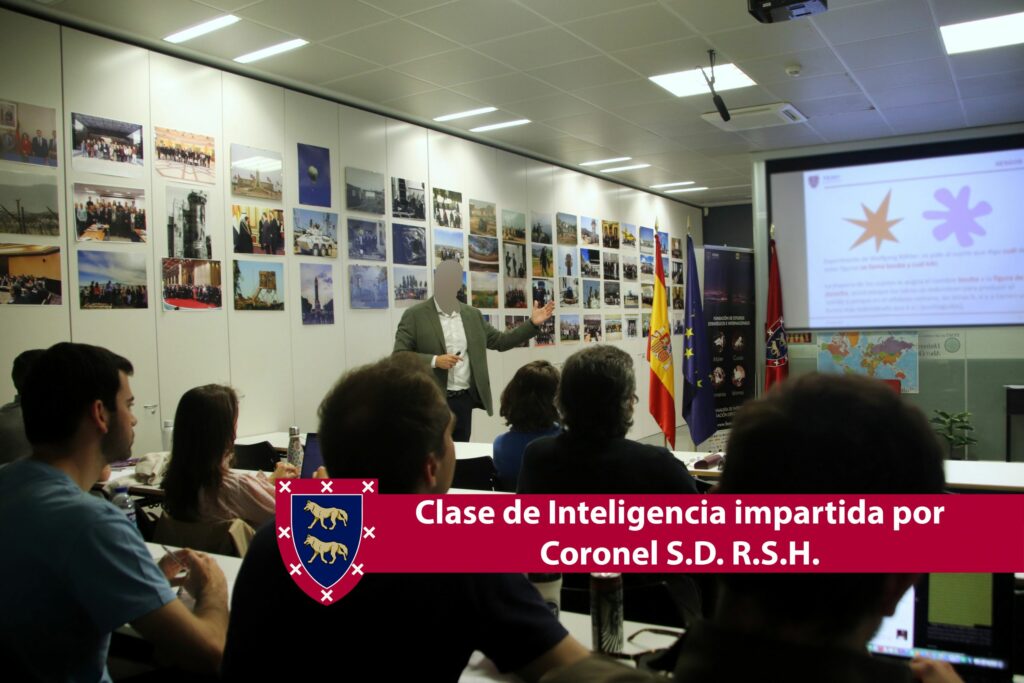 El sábado 16/4/2026 se inició el Módulo de Inteligencia con la sesión impartida por el Coronel R.S.H., quien cuenta con una amplia experiencia en el ámbito de la inteligencia, reclutamiento y en misiones internacionales.