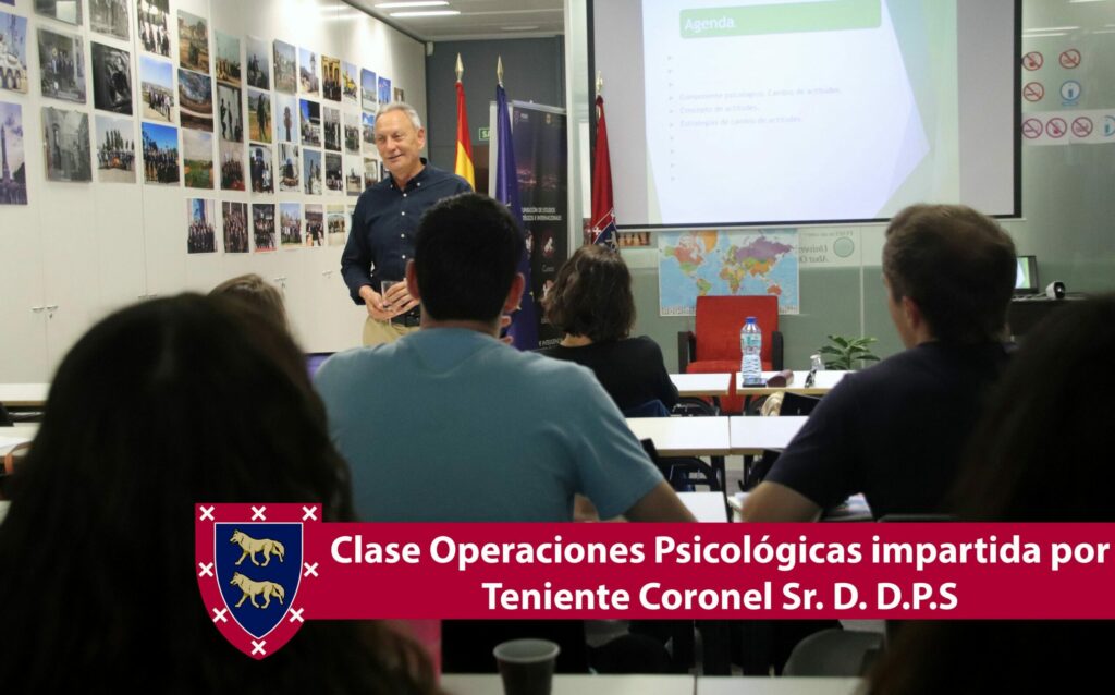 El sábado 18/4/2026 se impartió la clase de Operaciones Psicológicas por el Tcol D.P.S., con una amplia trayectoria y experiencia práctica.