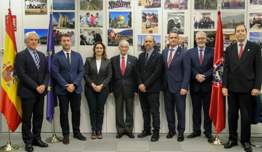 La Fundación de Estudios Estratégicos e Internacionales (FESEI) y OpenFaculty de la Universidad de Murcia celebraron una reunión de trabajo el 7/5/2026 en la sede de FESEI con el objetivo de reforzar la cooperación institucional en el ámbito de la Alta Formación de Estado.