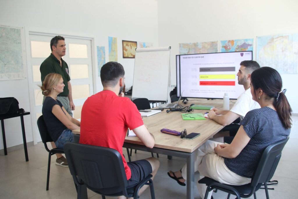Los alumnos de la XVII Promoción del Máster en Liderazgo, Diplomacia e Inteligencia. Oficial Analista de Inteligencia.  Expertos en Ciberseguridad, de FESEI,  han completado con éxito su curso de especialización en pilotaje de drones.